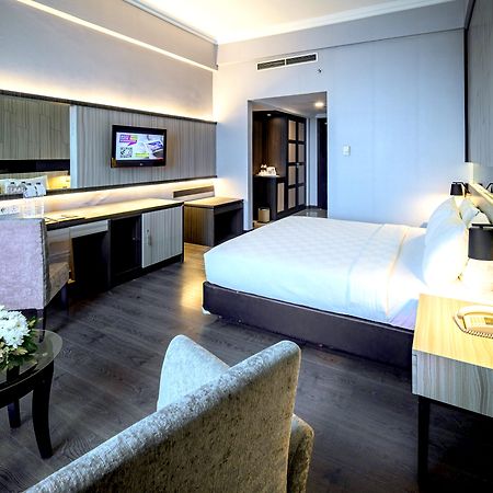 Grand Jatra Hotel Пеканбару Екстериор снимка