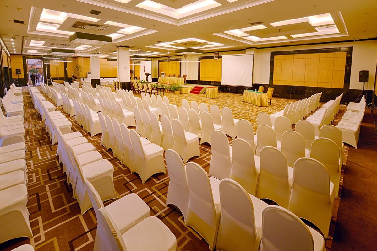 Grand Jatra Hotel Пеканбару Екстериор снимка