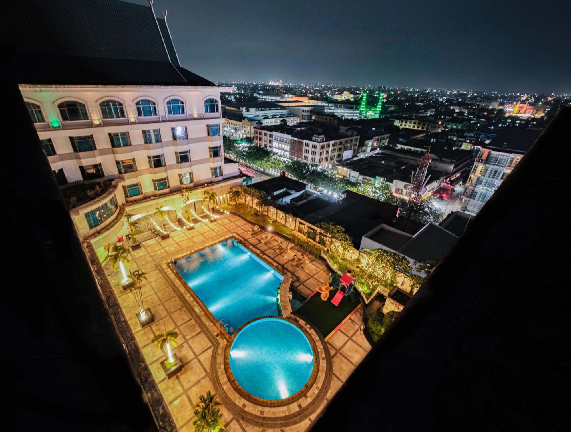 Grand Jatra Hotel Пеканбару Екстериор снимка