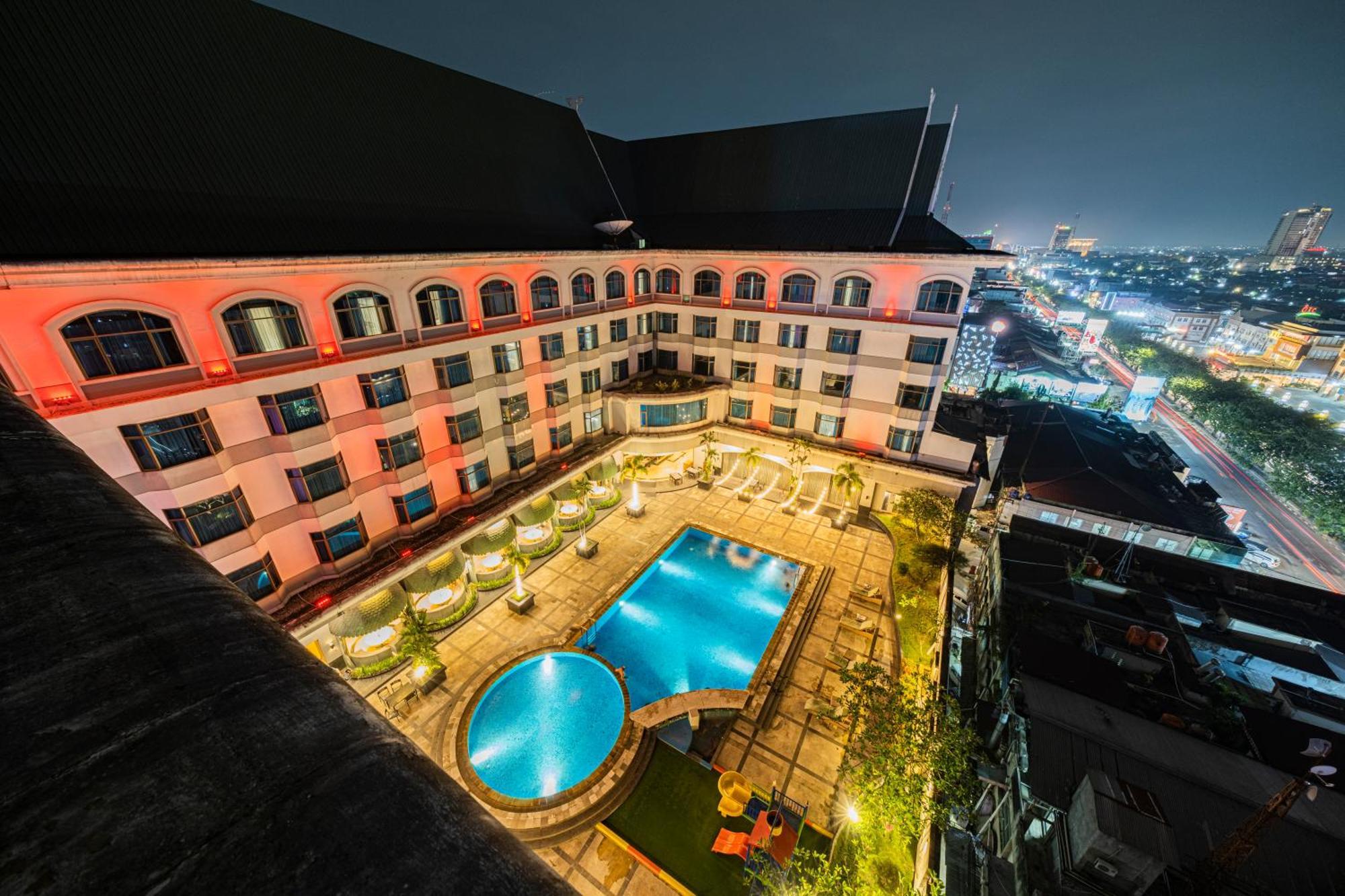 Grand Jatra Hotel Пеканбару Екстериор снимка
