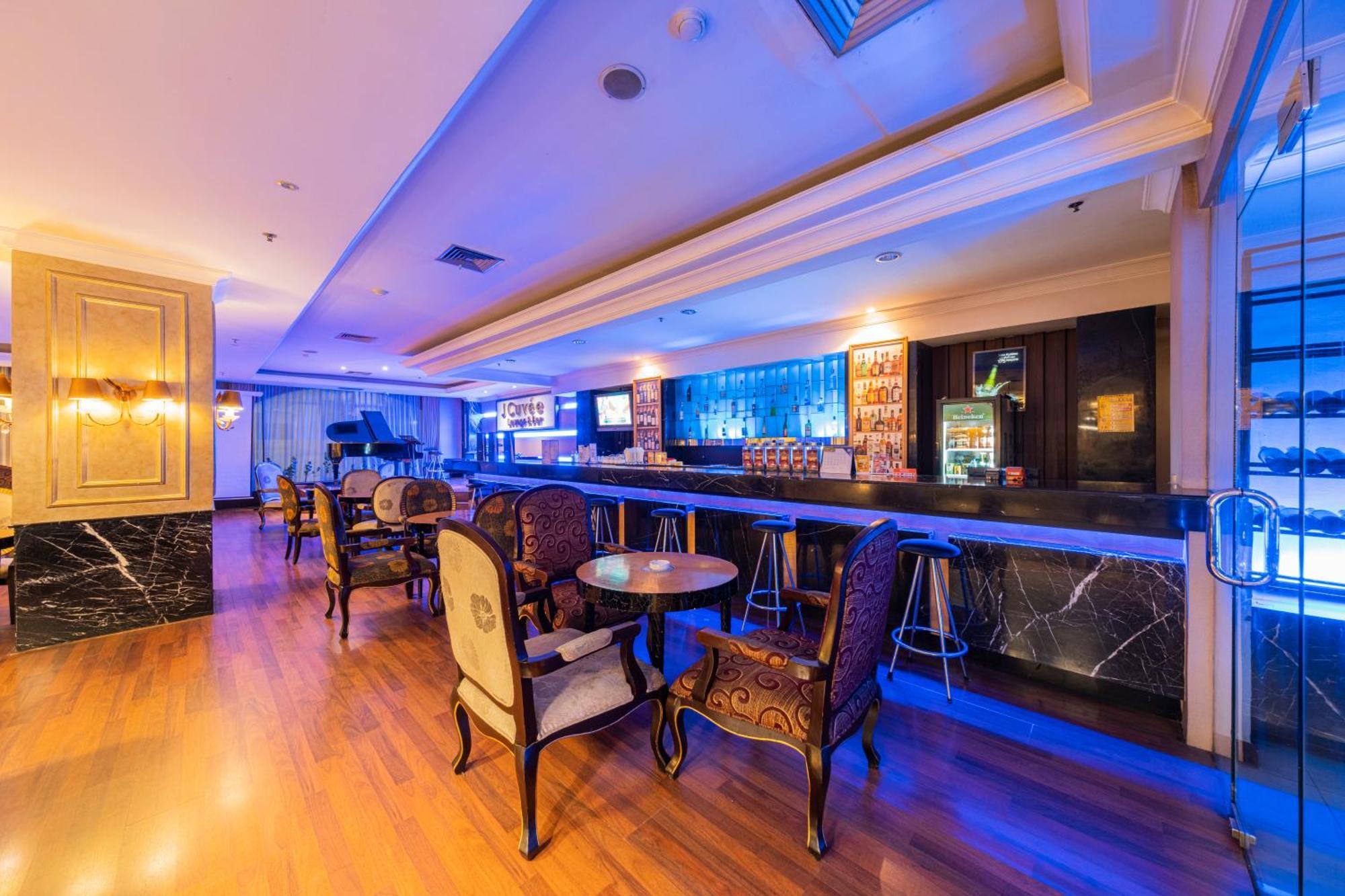 Grand Jatra Hotel Пеканбару Екстериор снимка