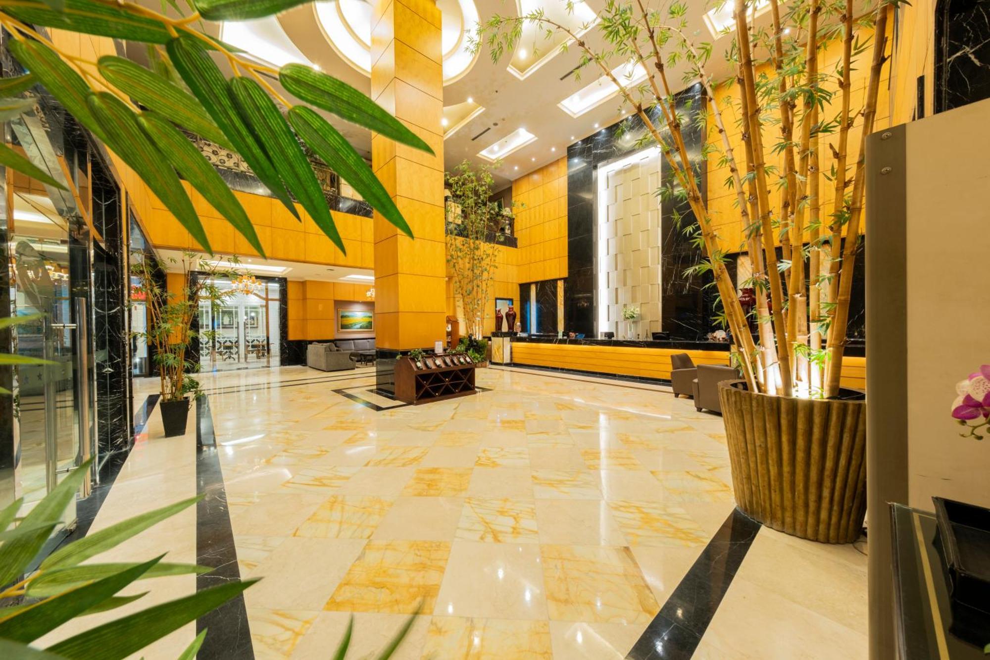Grand Jatra Hotel Пеканбару Екстериор снимка