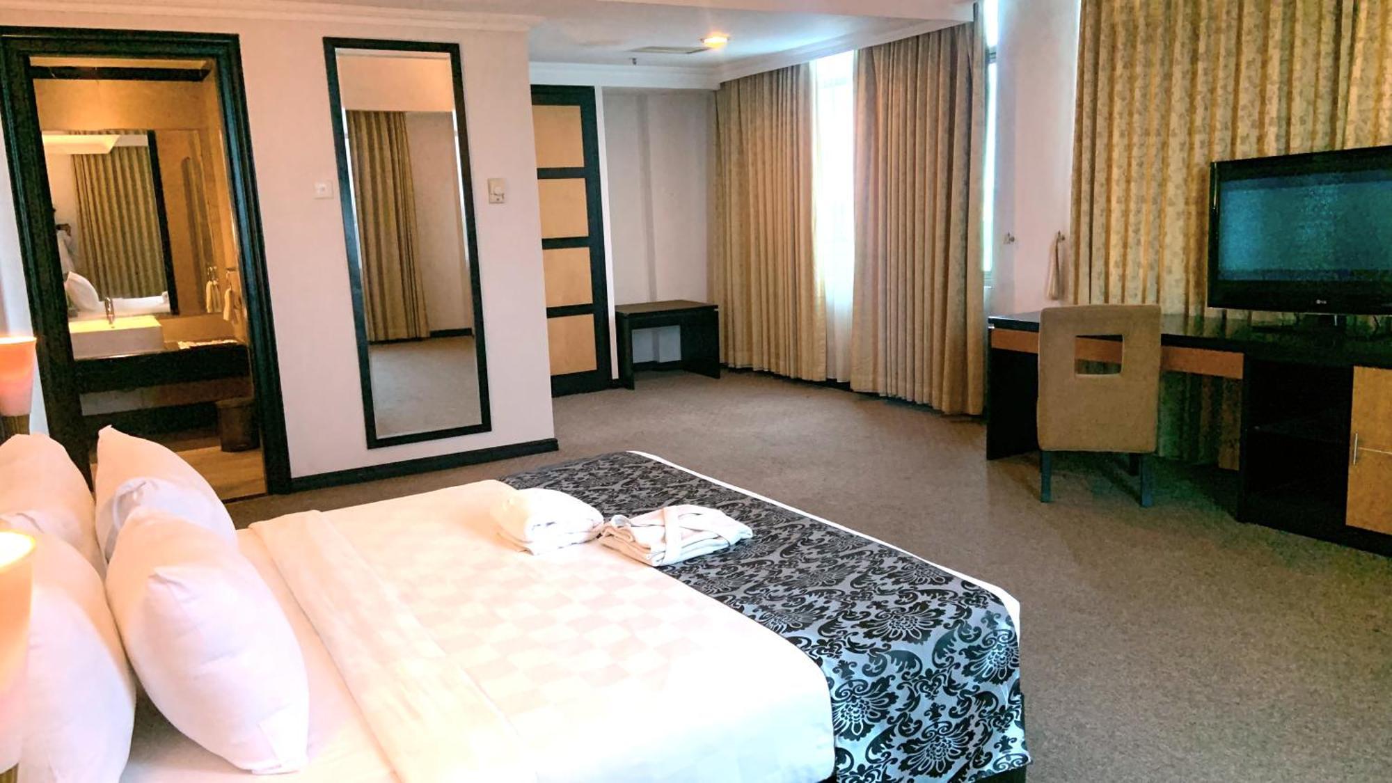 Grand Jatra Hotel Пеканбару Екстериор снимка