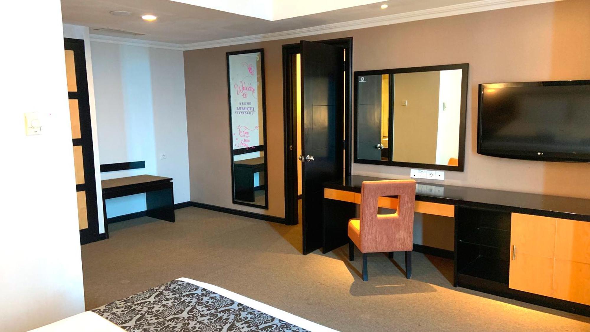 Grand Jatra Hotel Пеканбару Екстериор снимка